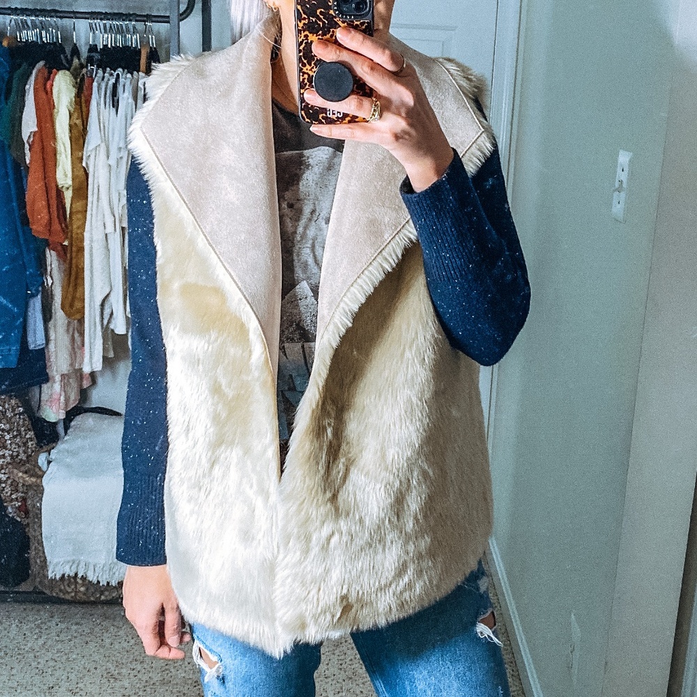 Loft Reversible Faux Fur Shearling Taupe Vest - Picture 5 of 8